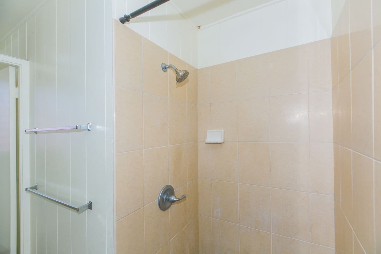 Honolulu Apartment: 1112 4th Ave.