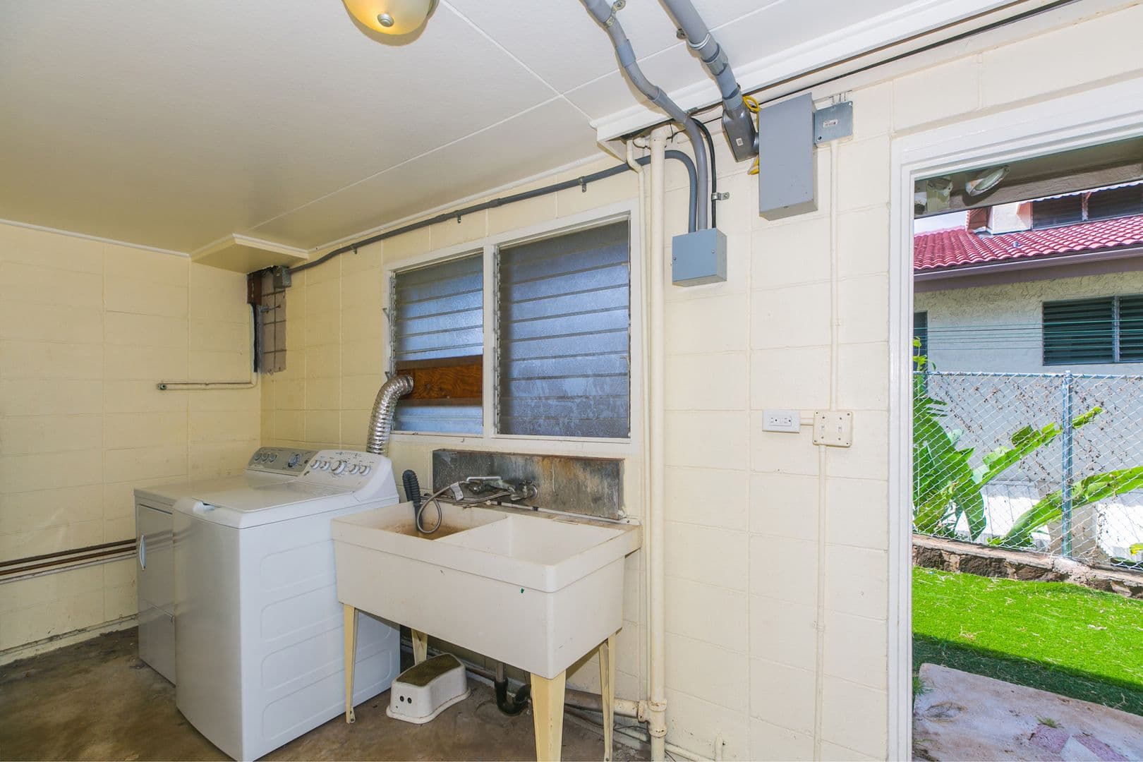 Honolulu Apartment: 1112 4th Ave.