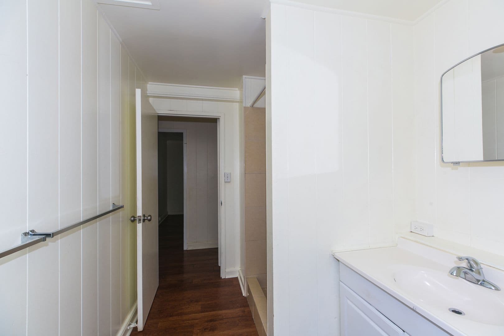 Honolulu Apartment: 1112 4th Ave.