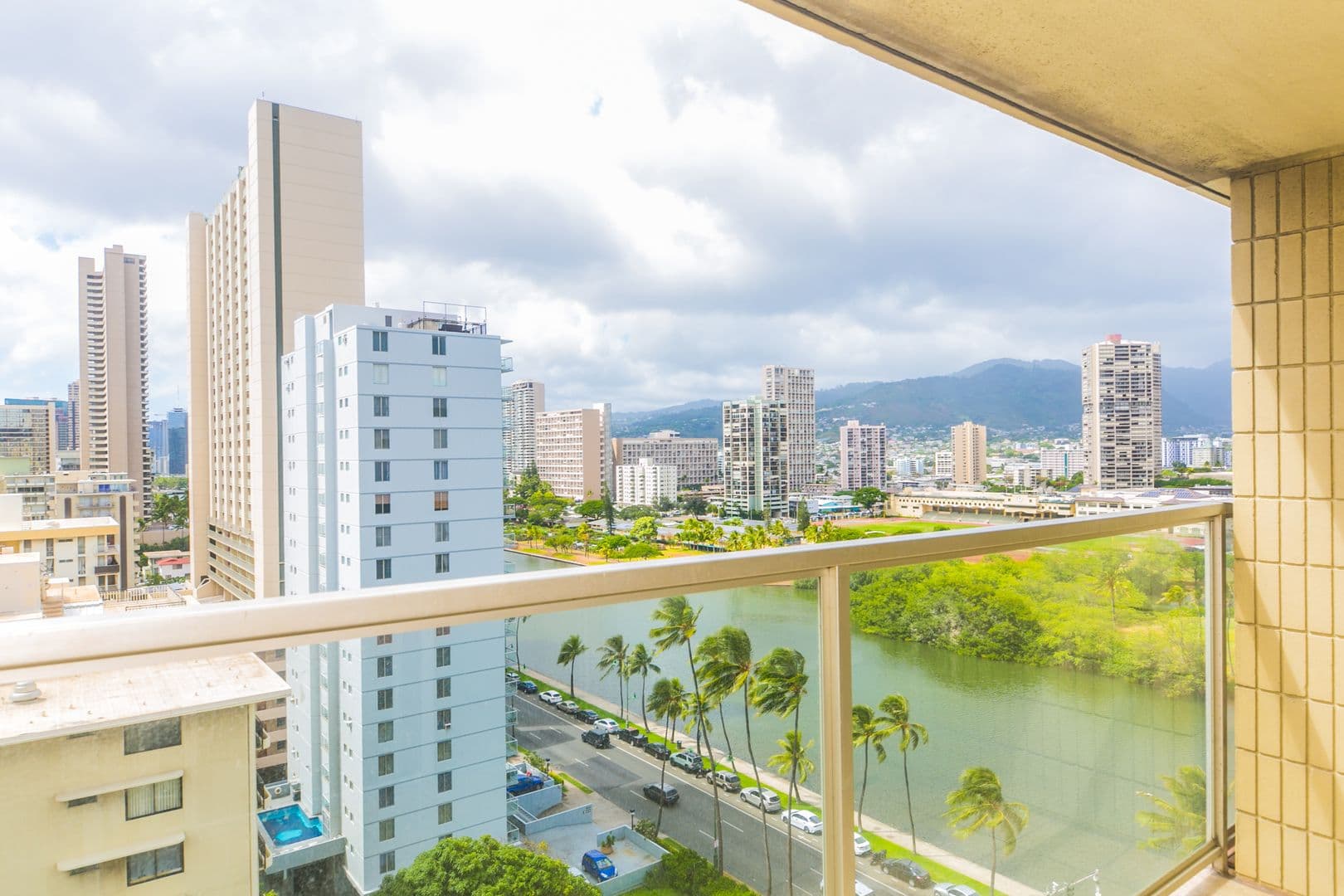 Honolulu Condo: 445 Seaside Ave. #1616