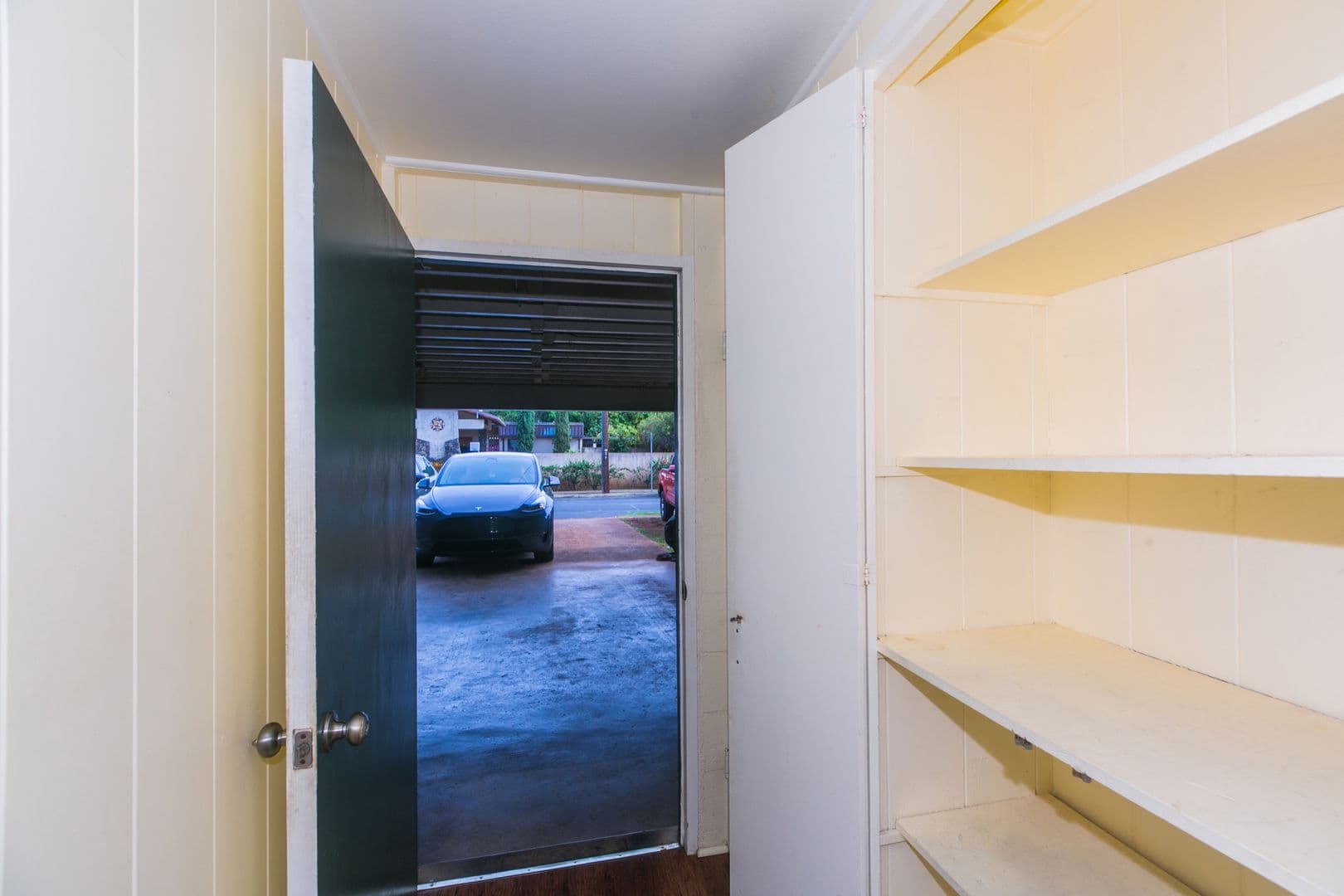 Honolulu Apartment: 1112 4th Ave.