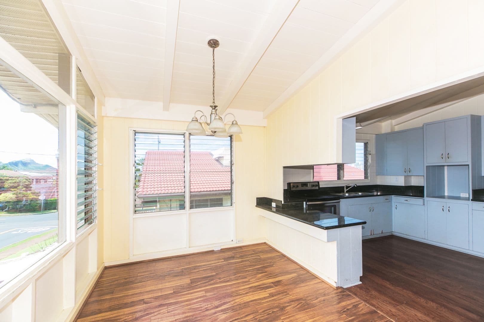 Honolulu Apartment: 1112 4th Ave.
