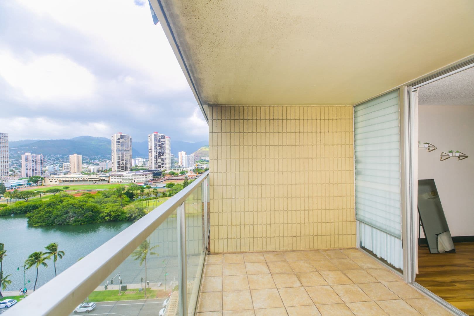 Honolulu Condo: 445 Seaside Ave. #1616