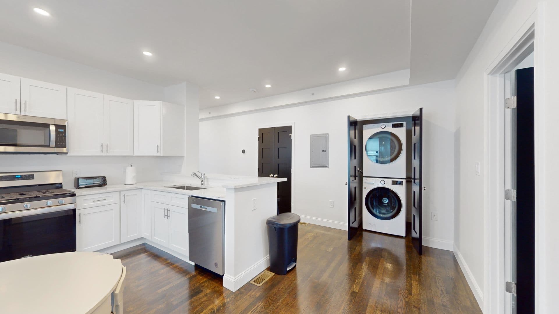 Waltham Apartment: 188 Ash Street