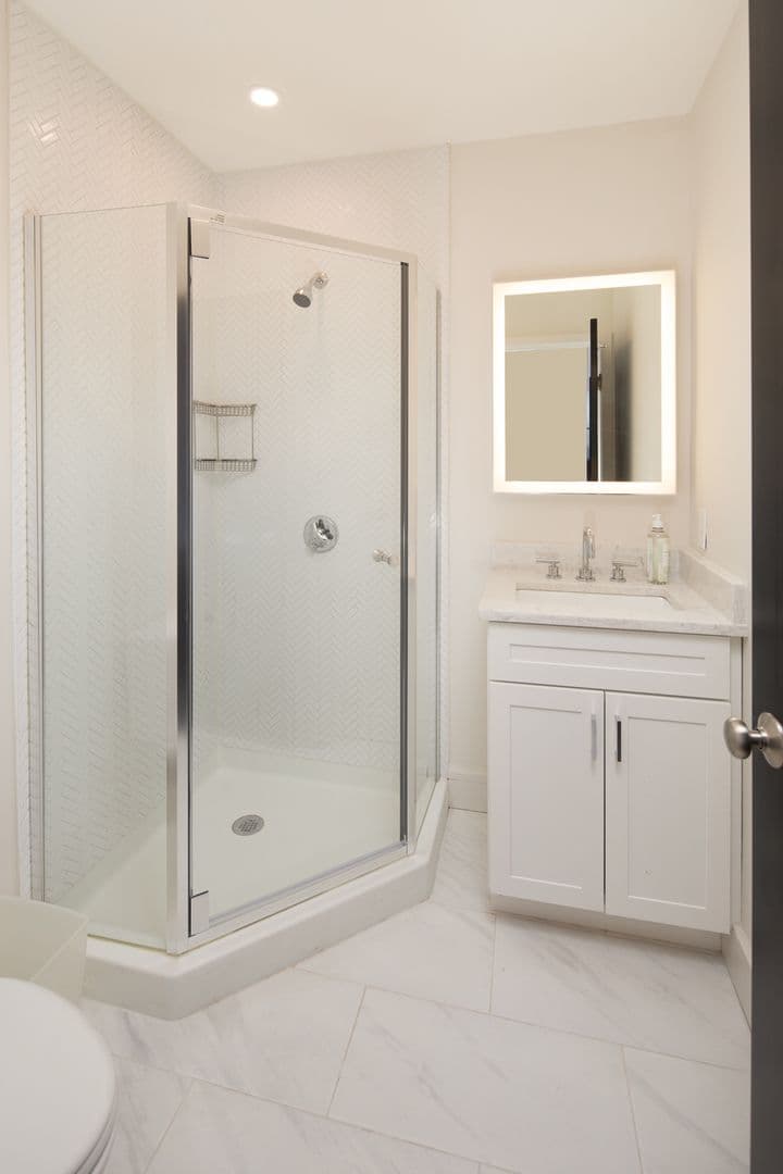 Waltham Apartment: 92 Brown Street