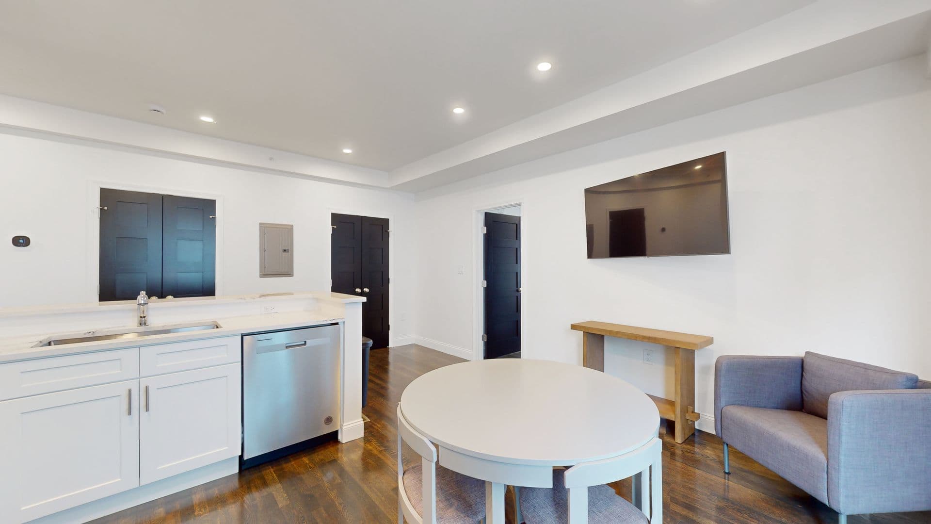 Waltham Apartment: 188 Ash Street