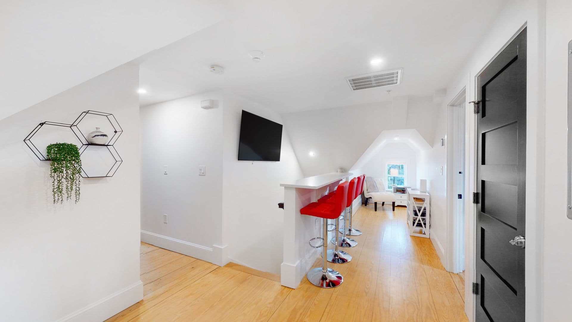 Waltham Apartment: 655 South Street