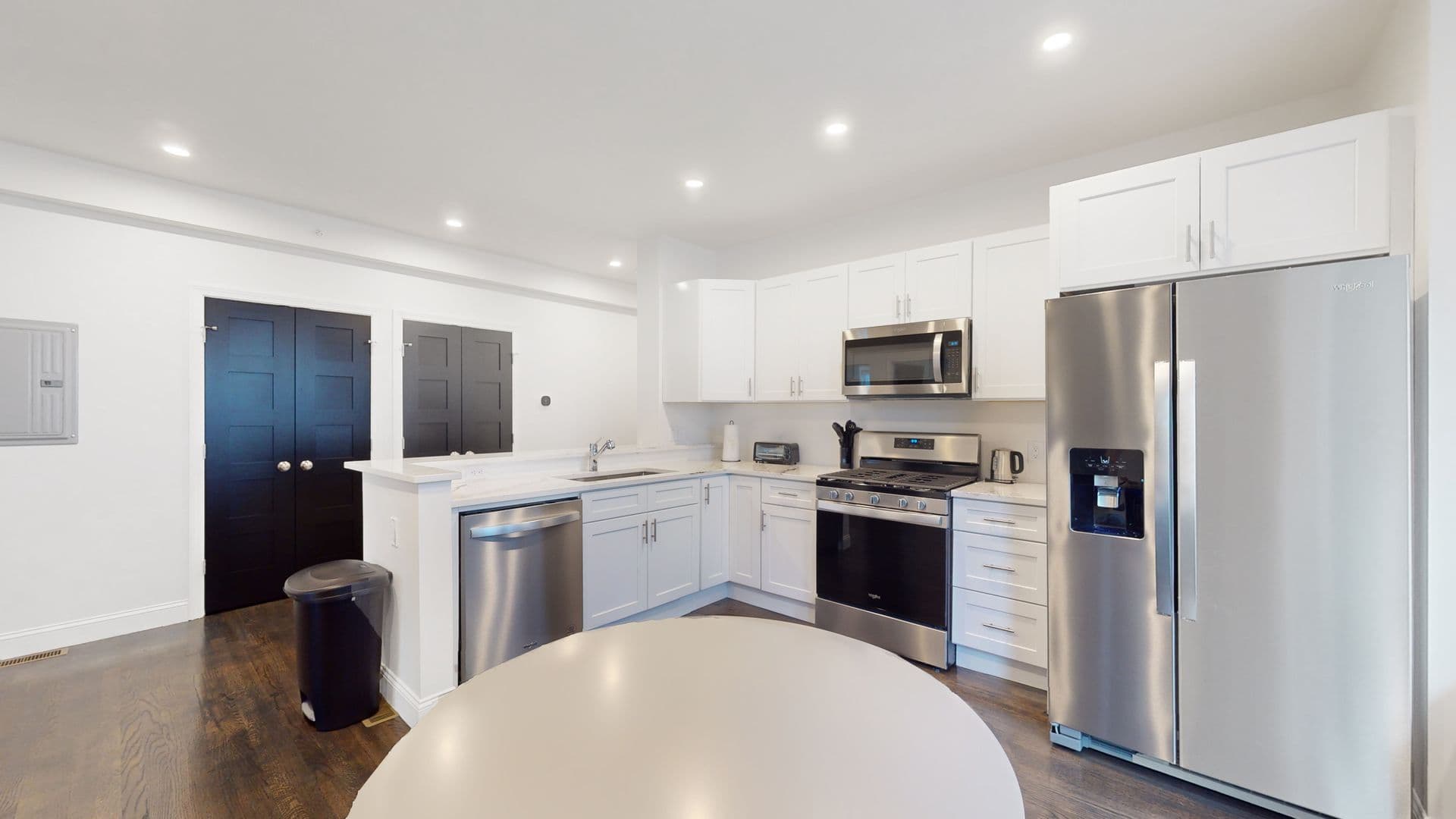 Waltham Apartment: 188 Ash Street