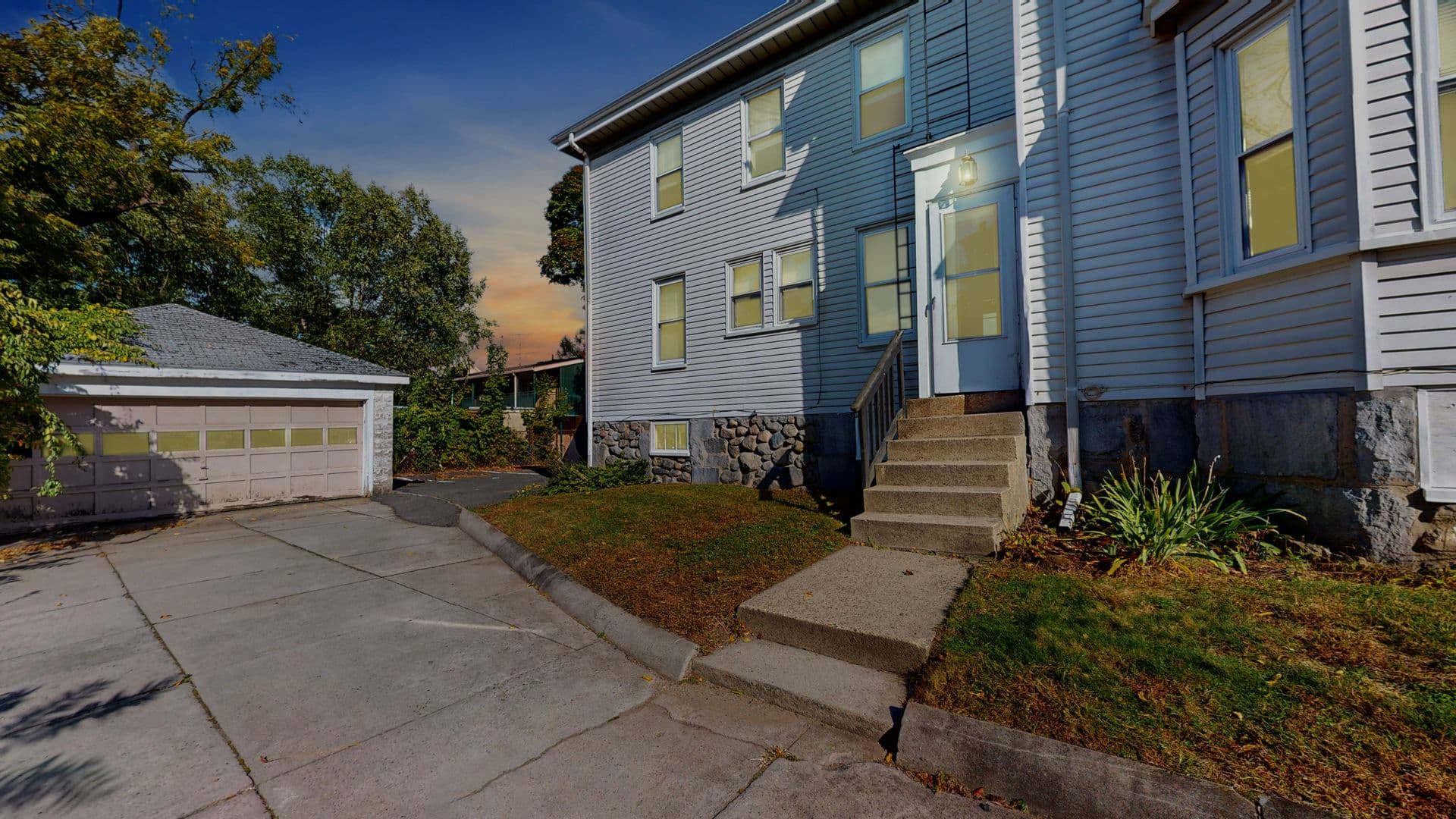 Waltham Apartment: 184 Ash Street