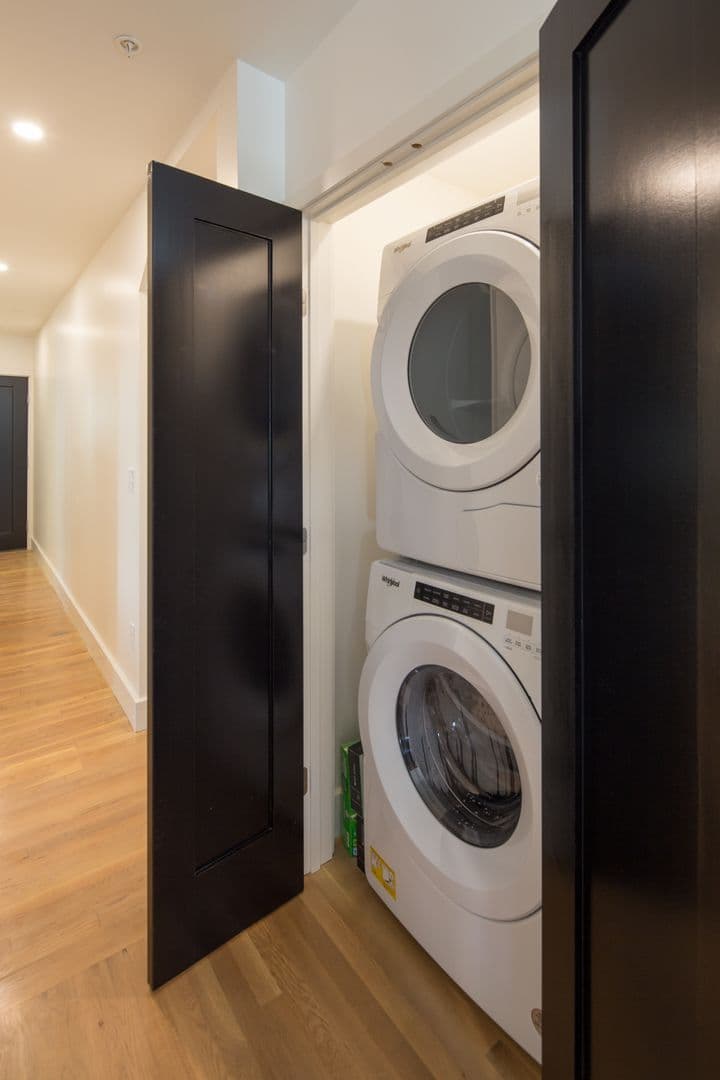 Waltham Apartment: 92 Brown Street