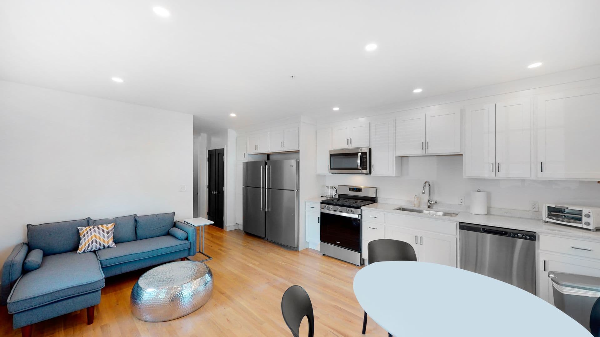 Waltham Apartment: 92 Brown Street