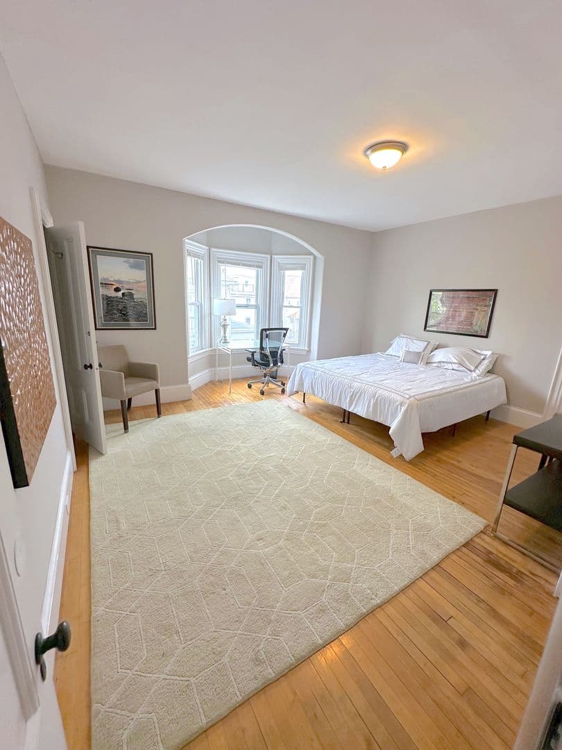 Waltham Apartment: 184 Ash Street