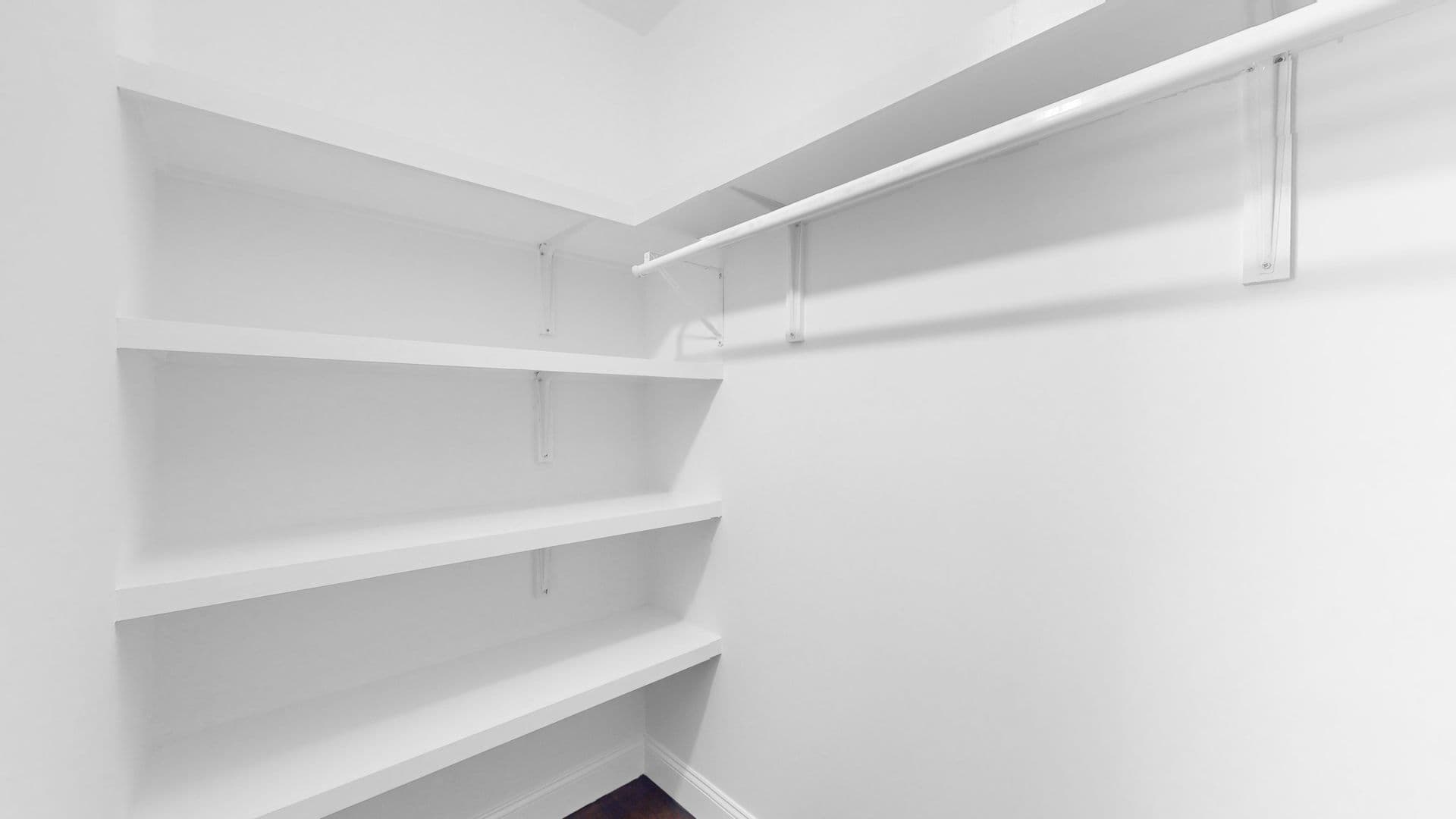 Waltham Apartment: 188 Ash Street
