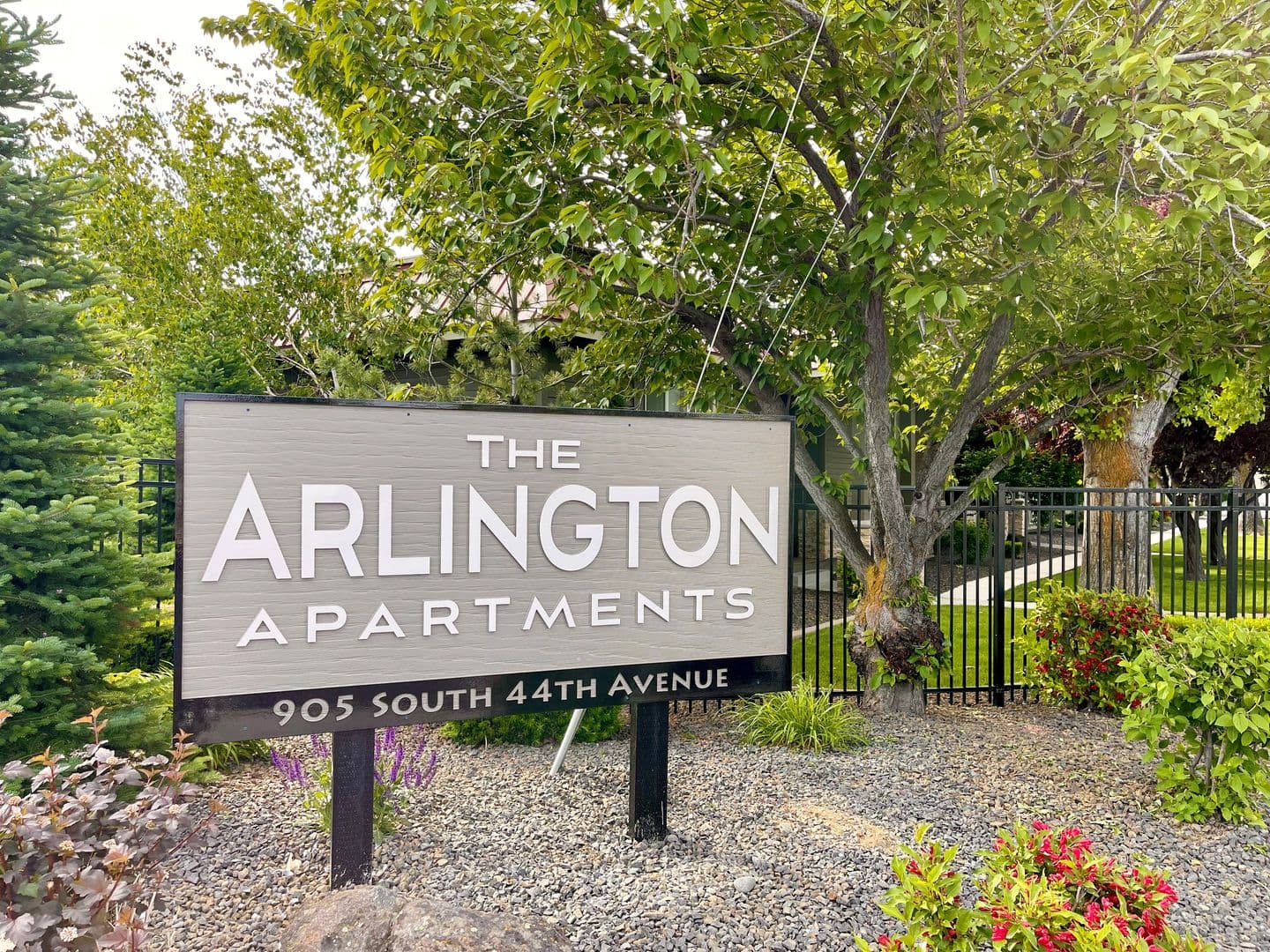 Yakima Apartment: 905 S. 44th Ave