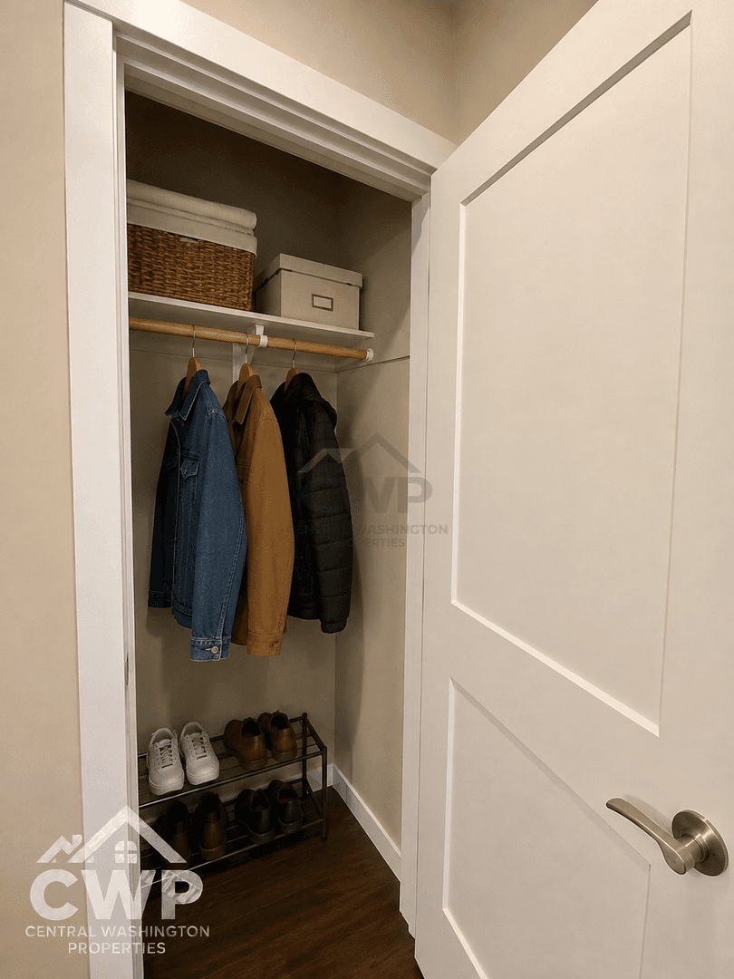 Yakima Apartment: 3417 Cascade Loop