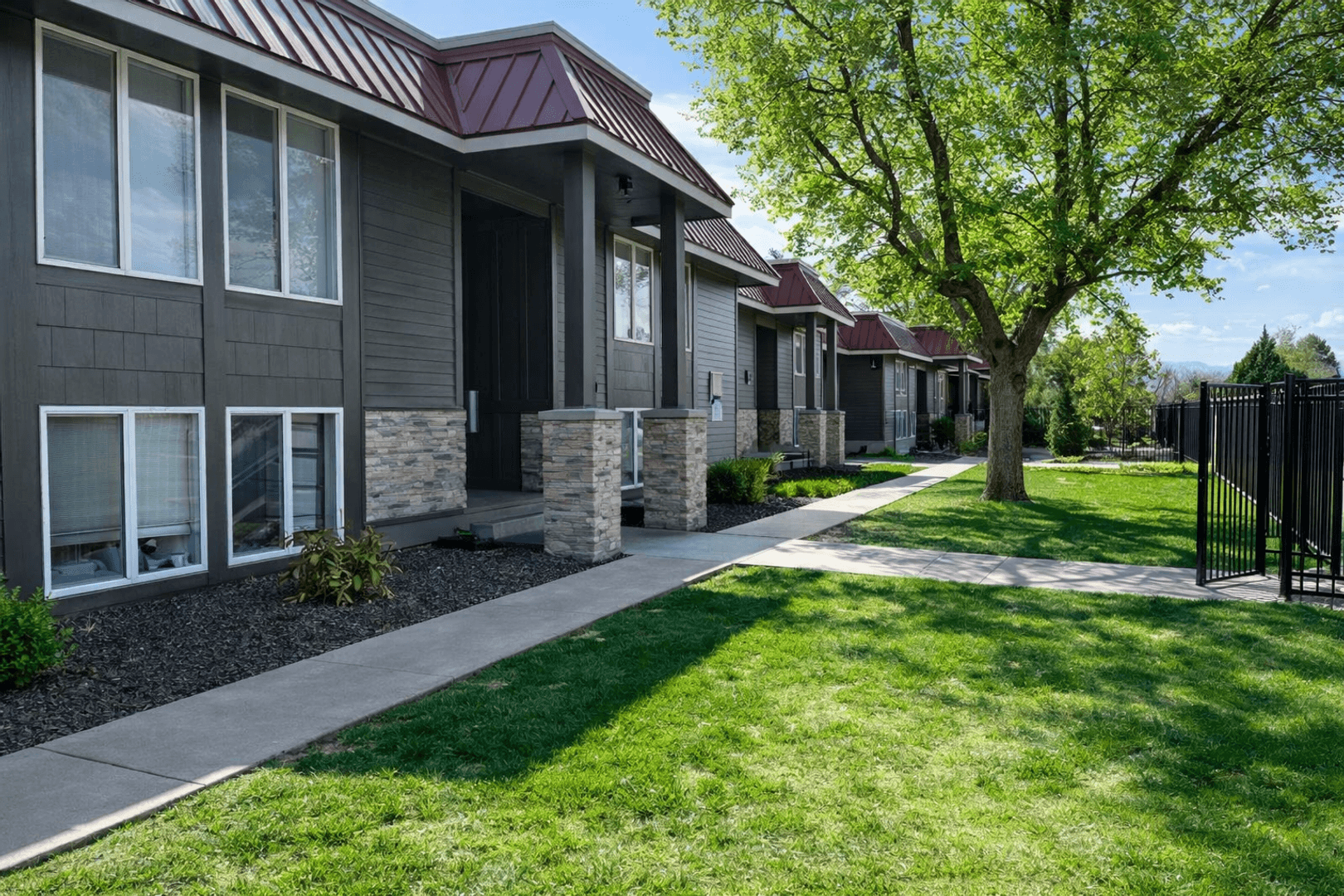 Yakima Apartment: 905 S. 44th Ave