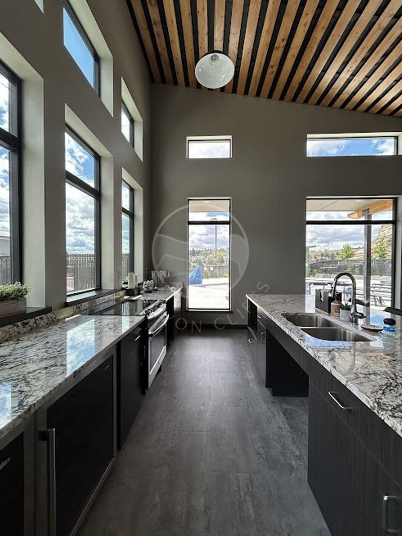 Selah Apartment: 200 Canyon Parkway