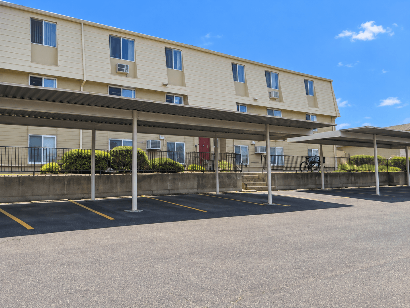 Prosser Apartment: 325 Canyon Dr. #4