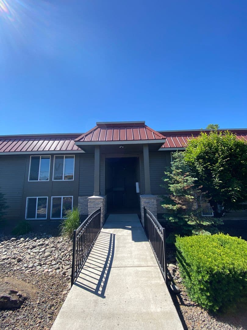 Yakima Apartment: 905 S. 44th Ave