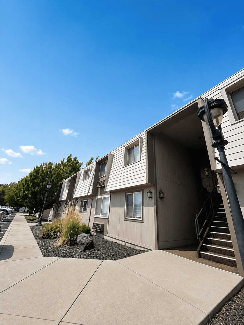 Selah Apartment: 404 S 1st St #11*
