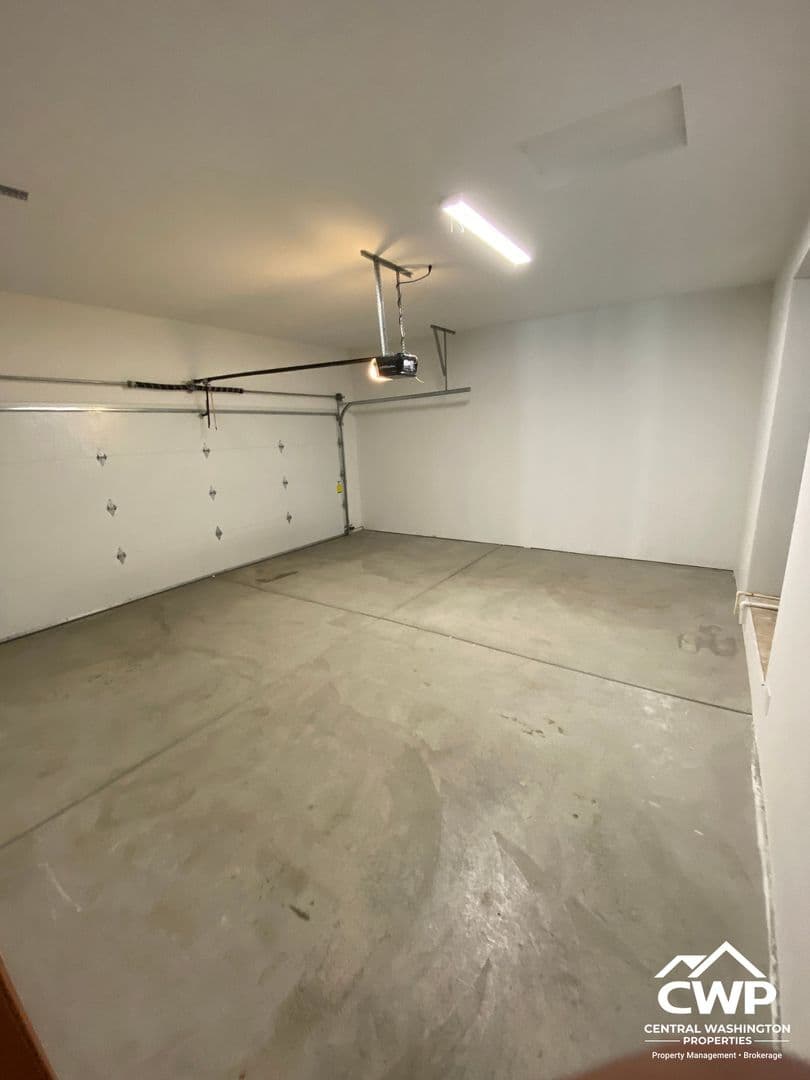 Yakima Multiplex: 2905 Willow St #2