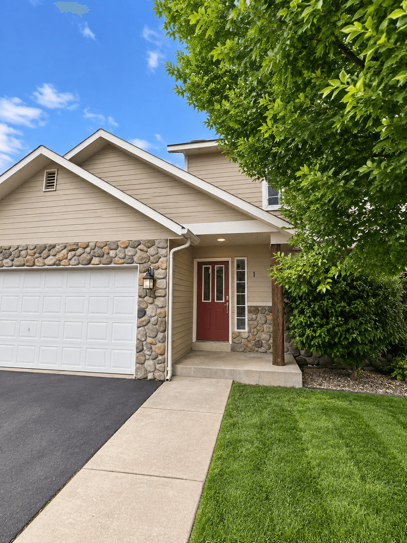 Yakima Apartment: 2201-2207 River Road