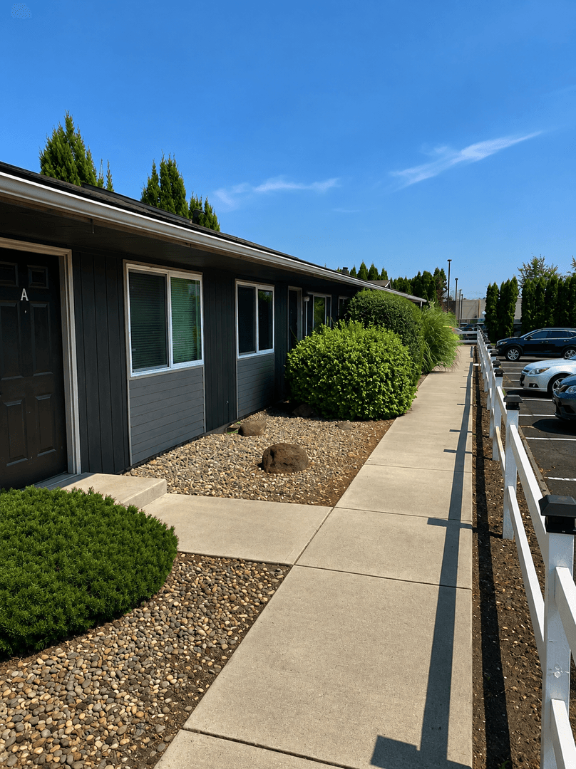 Selah Apartment: 201 Jim Clements Way