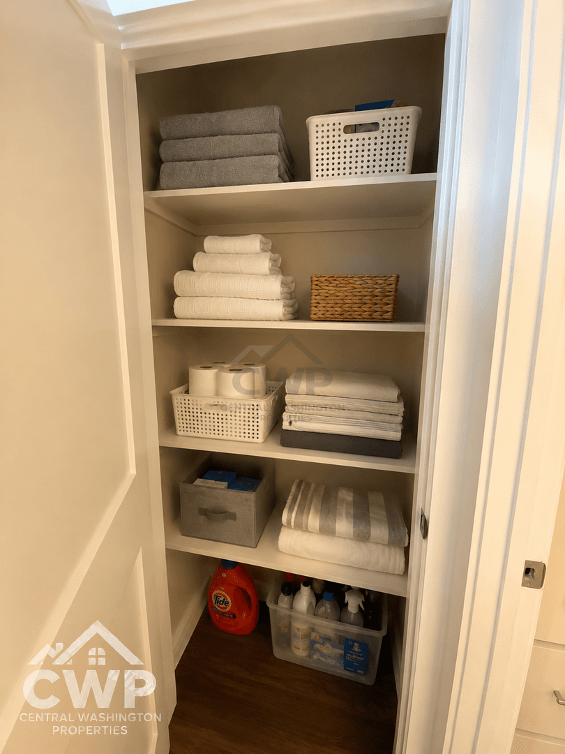 Yakima Apartment: 3417 Cascade Loop