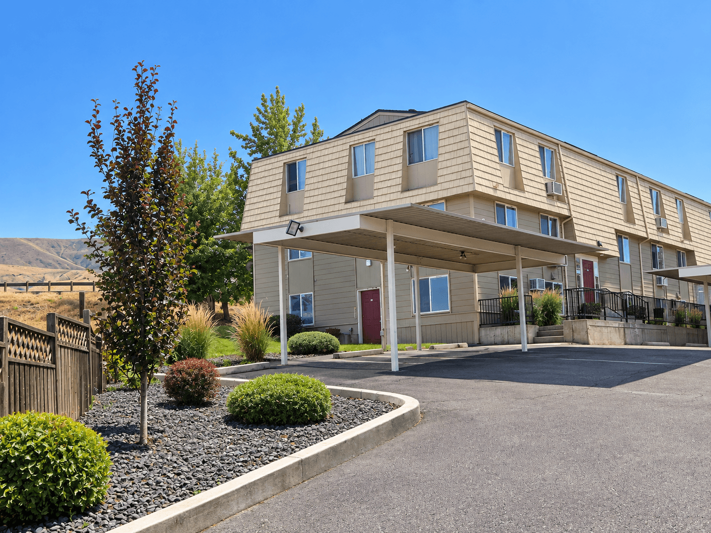 Prosser Apartment: 325 Canyon Dr. #4