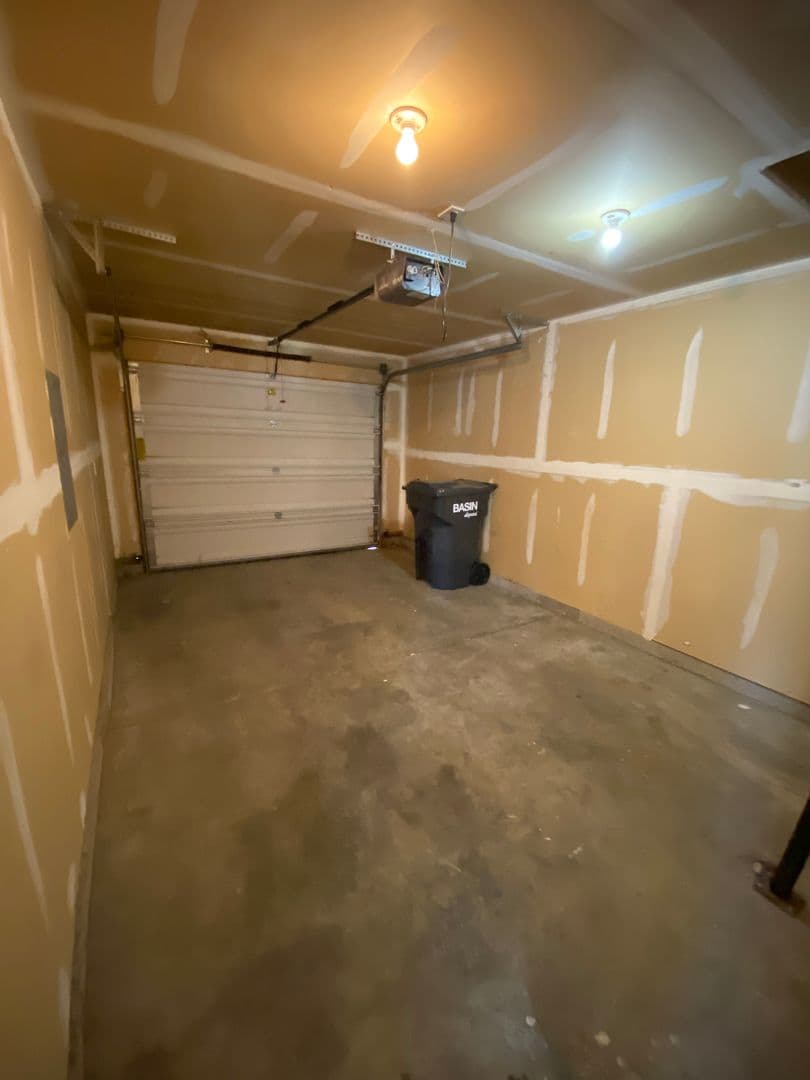 Prosser Apartment: 606 Eastgate Drive