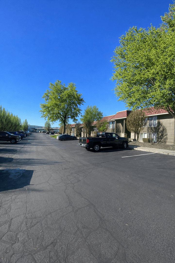 Yakima Apartment: 905 S. 44th Ave