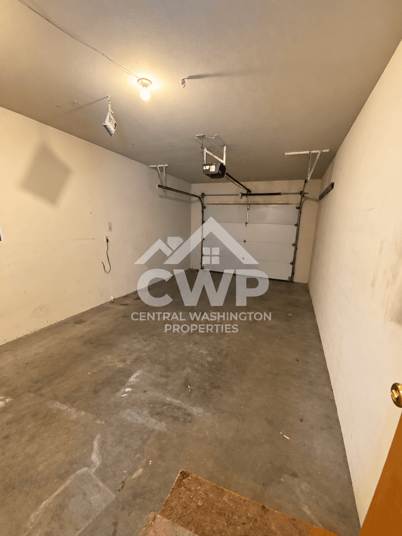 Selah Apartment: 1000 Speyers Road