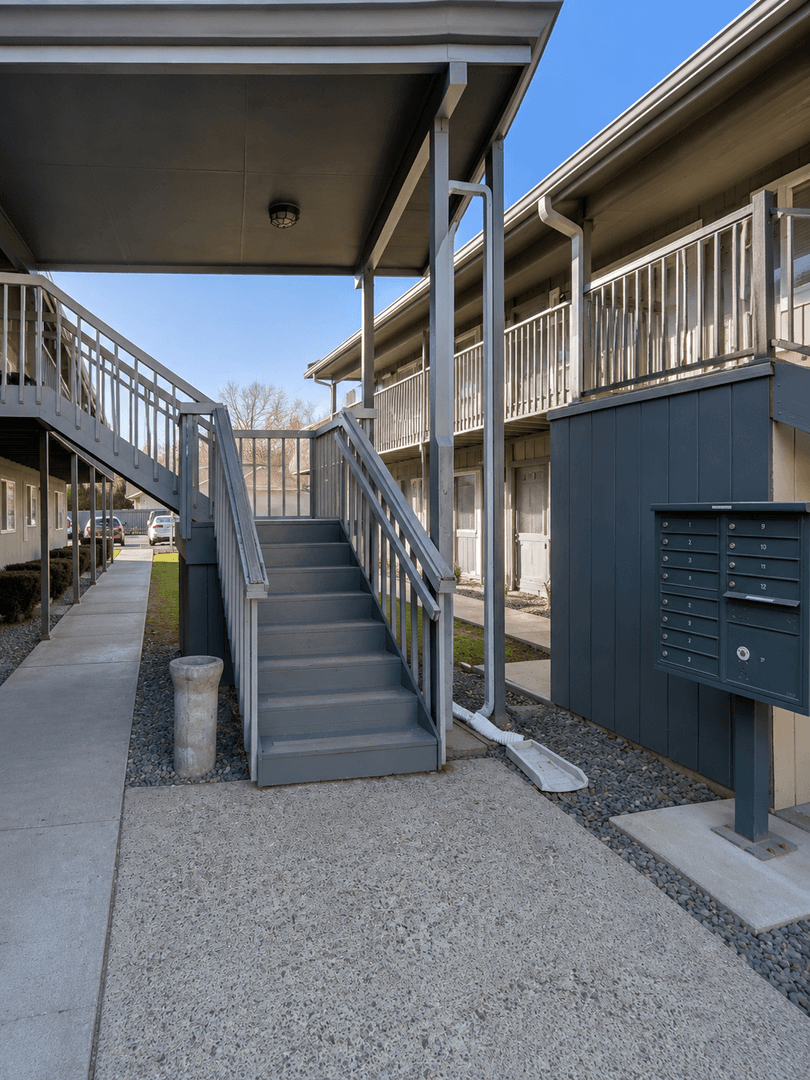 Selah Apartment: 201A Valleyview