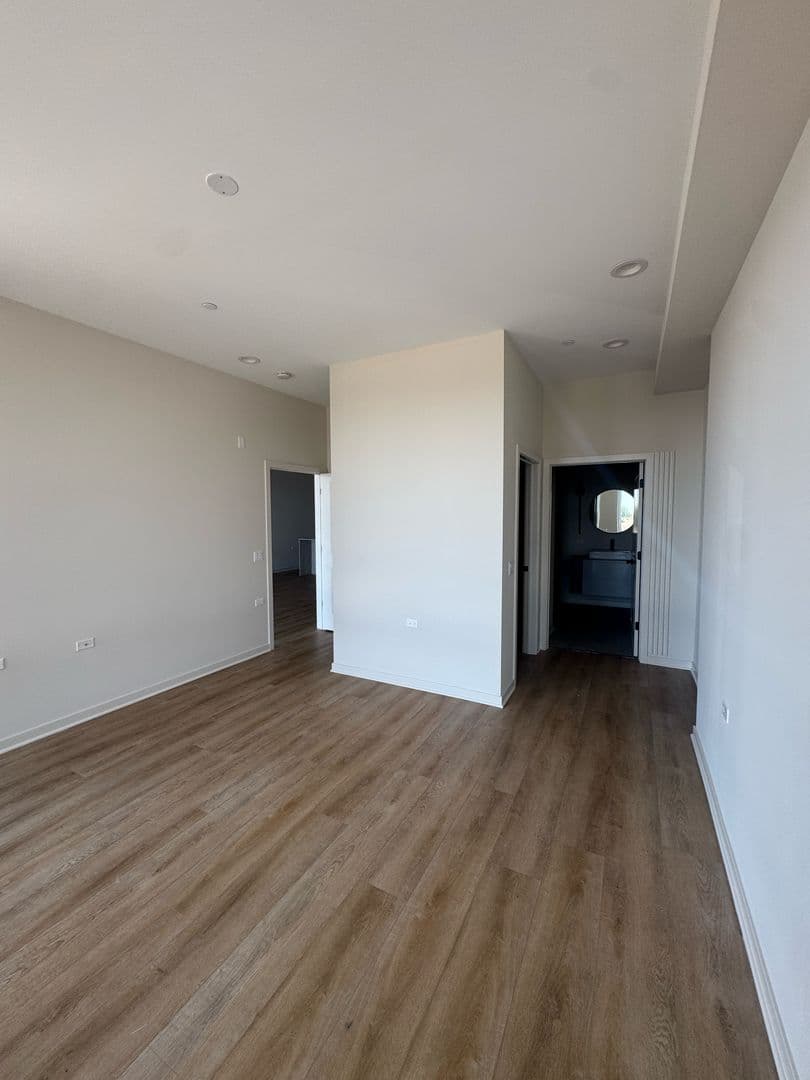 Chicago Apartment: 3207 N Narragansett Ave /  6340 W Belmont Ave