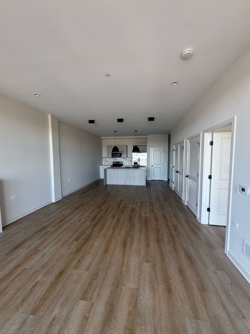 Chicago Apartment: 3207 N Narragansett Ave /  6340 W Belmont Ave