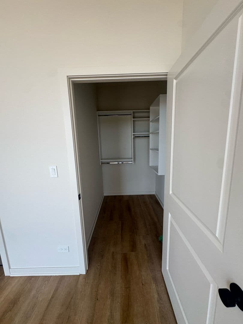 Chicago Apartment: 3207 N Narragansett Ave /  6340 W Belmont Ave