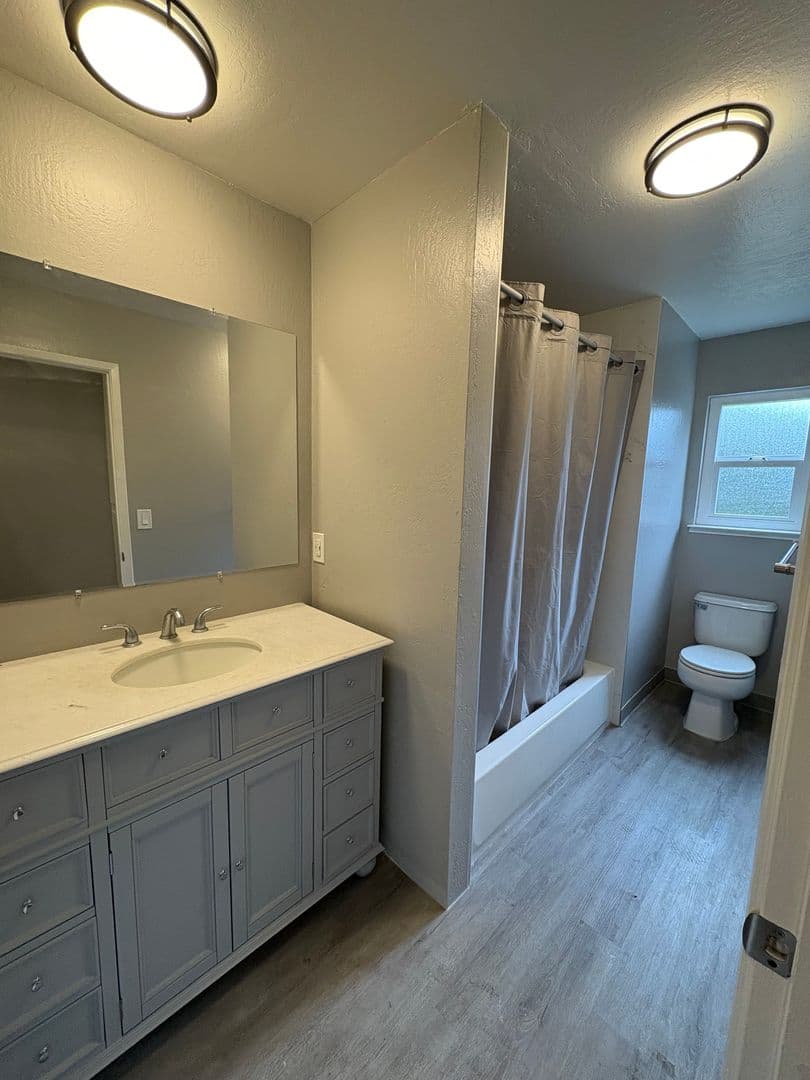 Capitola Apartment: 425 Plum Street