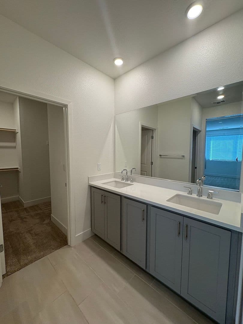 Hollister House: 1831 Lilac Court
