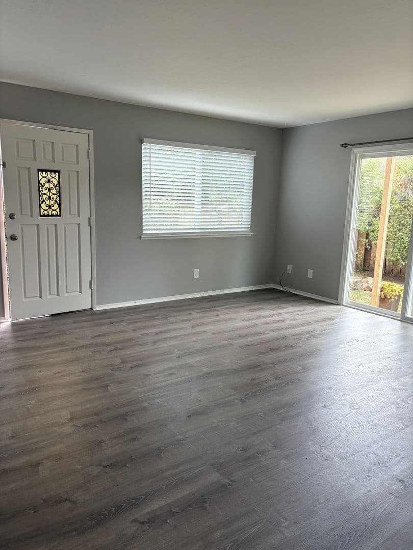 Capitola Apartment: 425 Plum Street