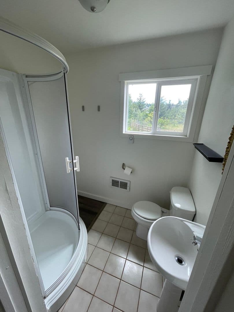 Coos Bay Apartment: 669 S. Main