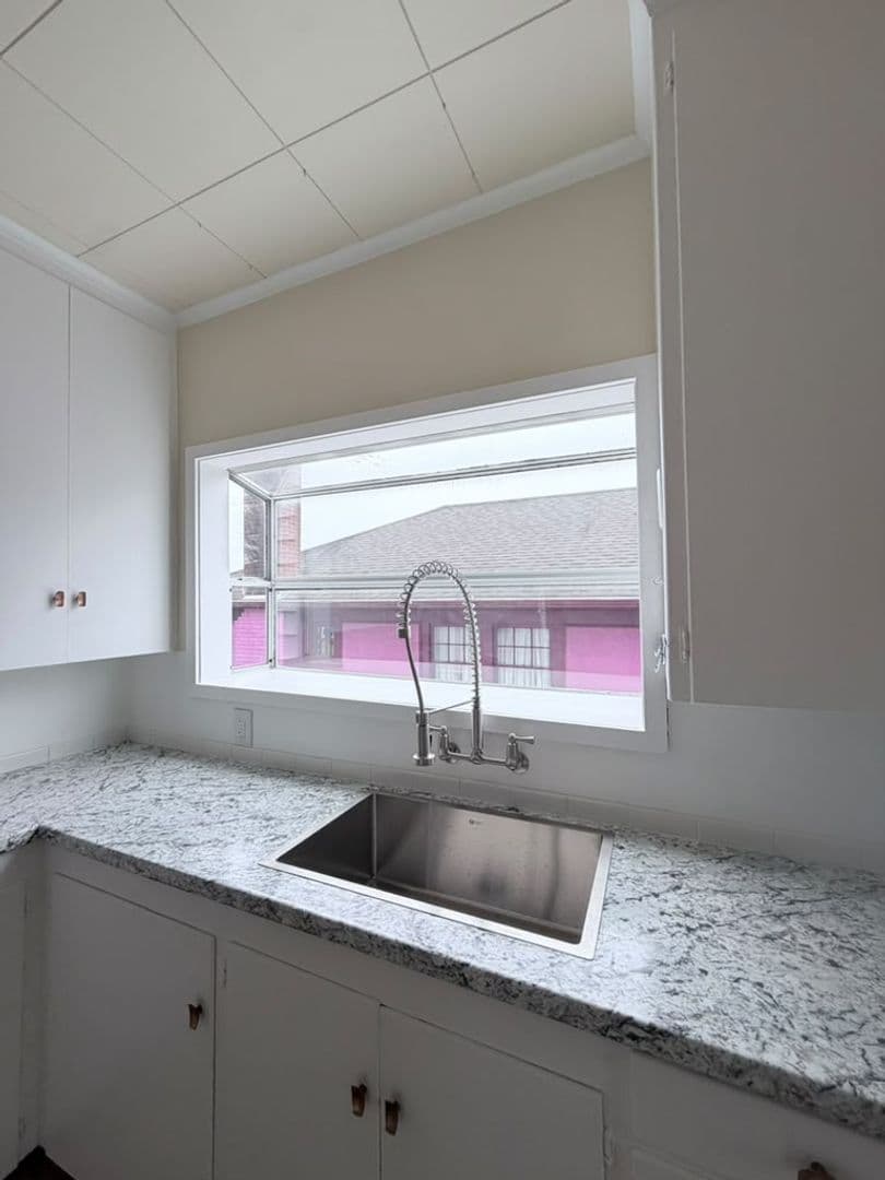 North Bend Apartment: 1524 Sheridan