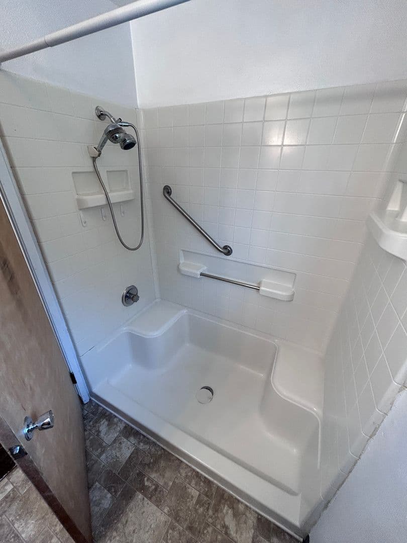 Coos Bay Apartment: 2645 N. 16th Ct.