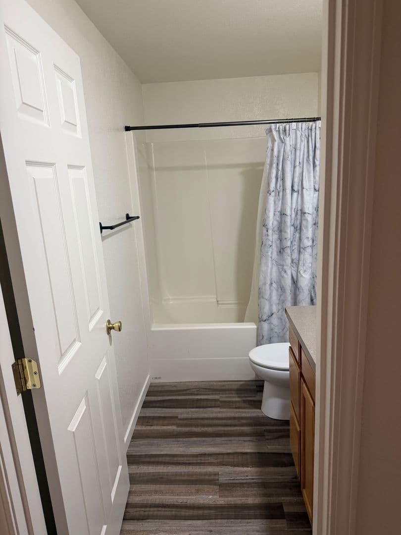 Reedsport Apartment: 1160 Ivy Street