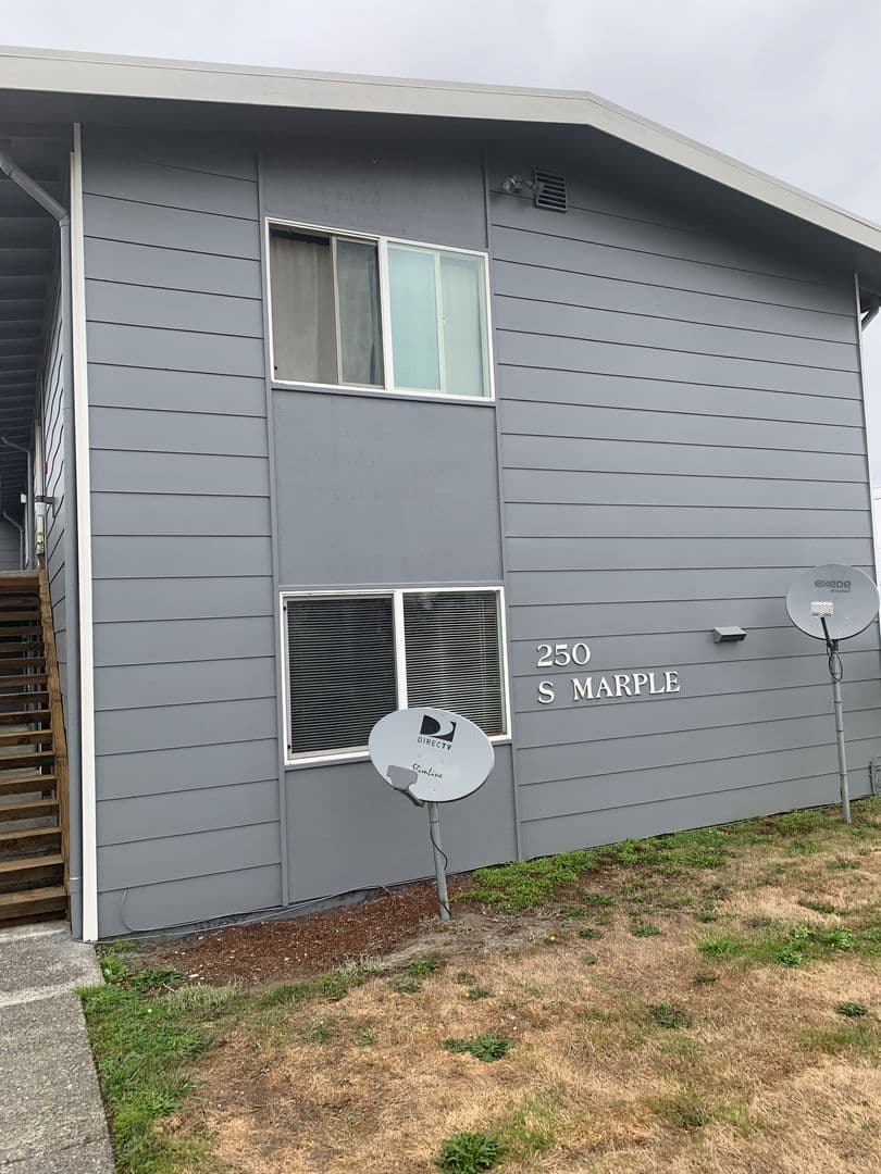 Coos Bay Apartment: 250 S. Marple