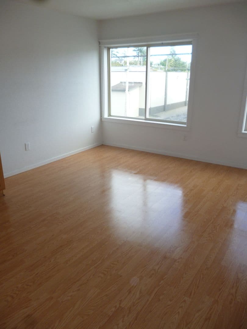 Coos Bay Apartment: 114 N. Wasson