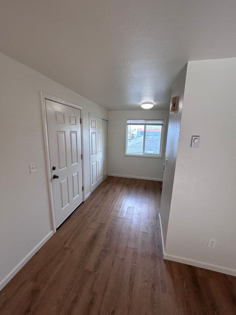Reedsport Apartment: 795 Elm