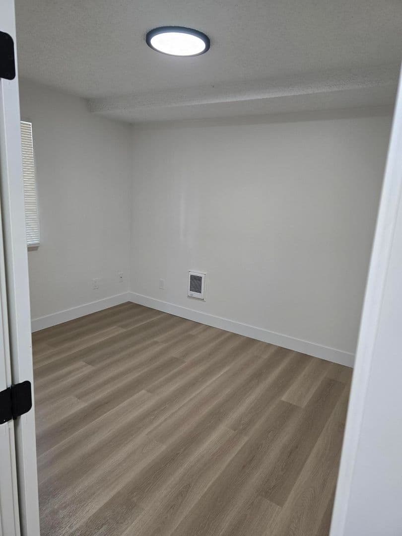 Salem Apartment: 1723 & 1727 Park Avenue NE