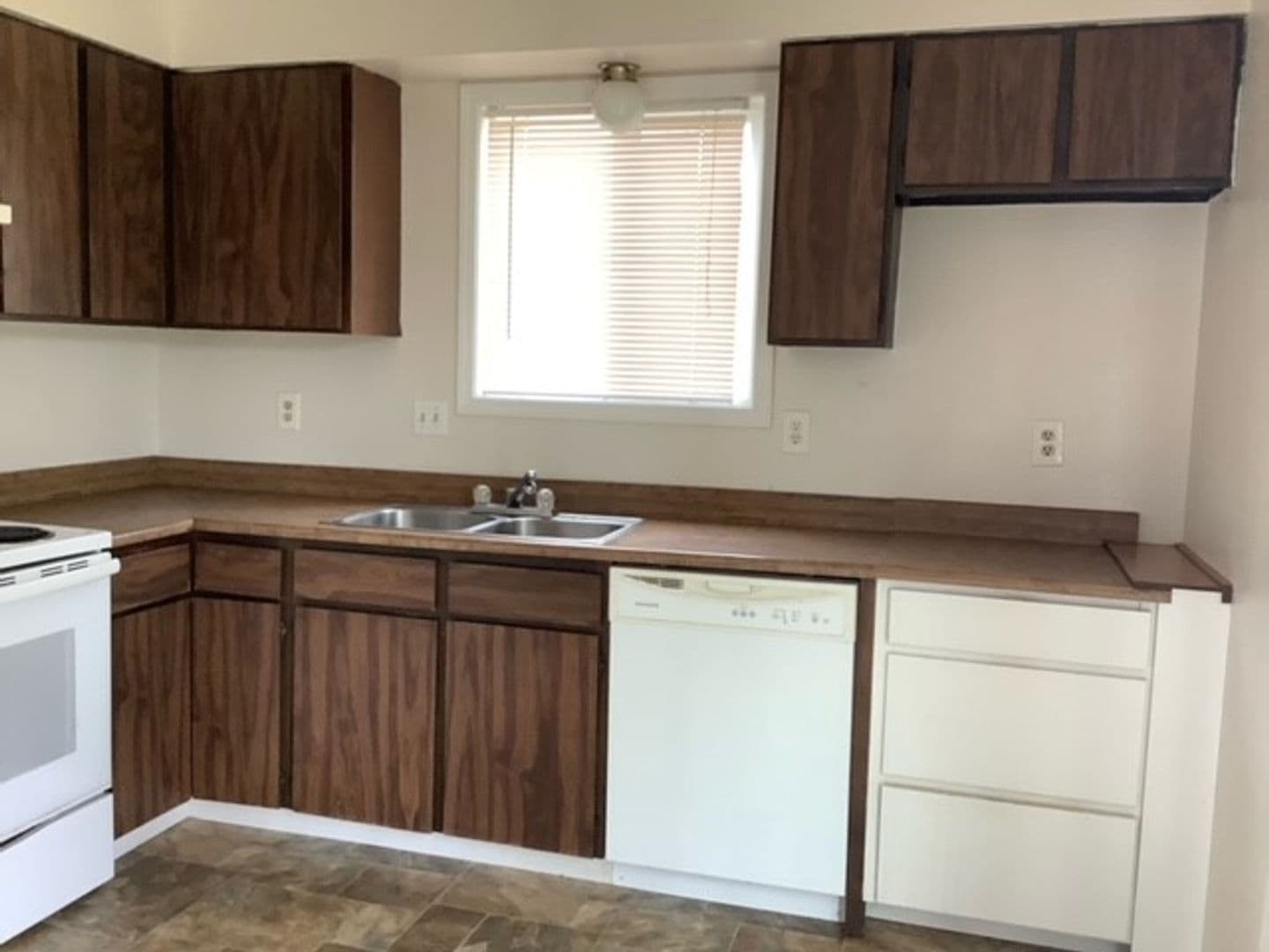 Reedsport Apartment: 1160 Ivy Street