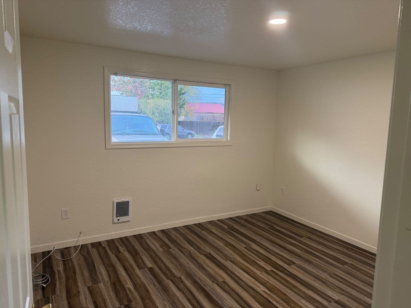 Reedsport Apartment: 1160 Ivy Street