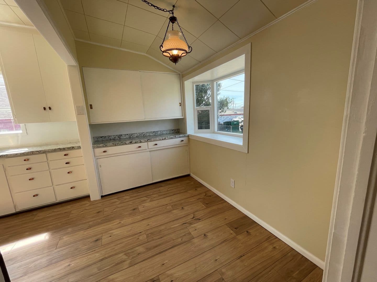 North Bend Apartment: 1524 Sheridan